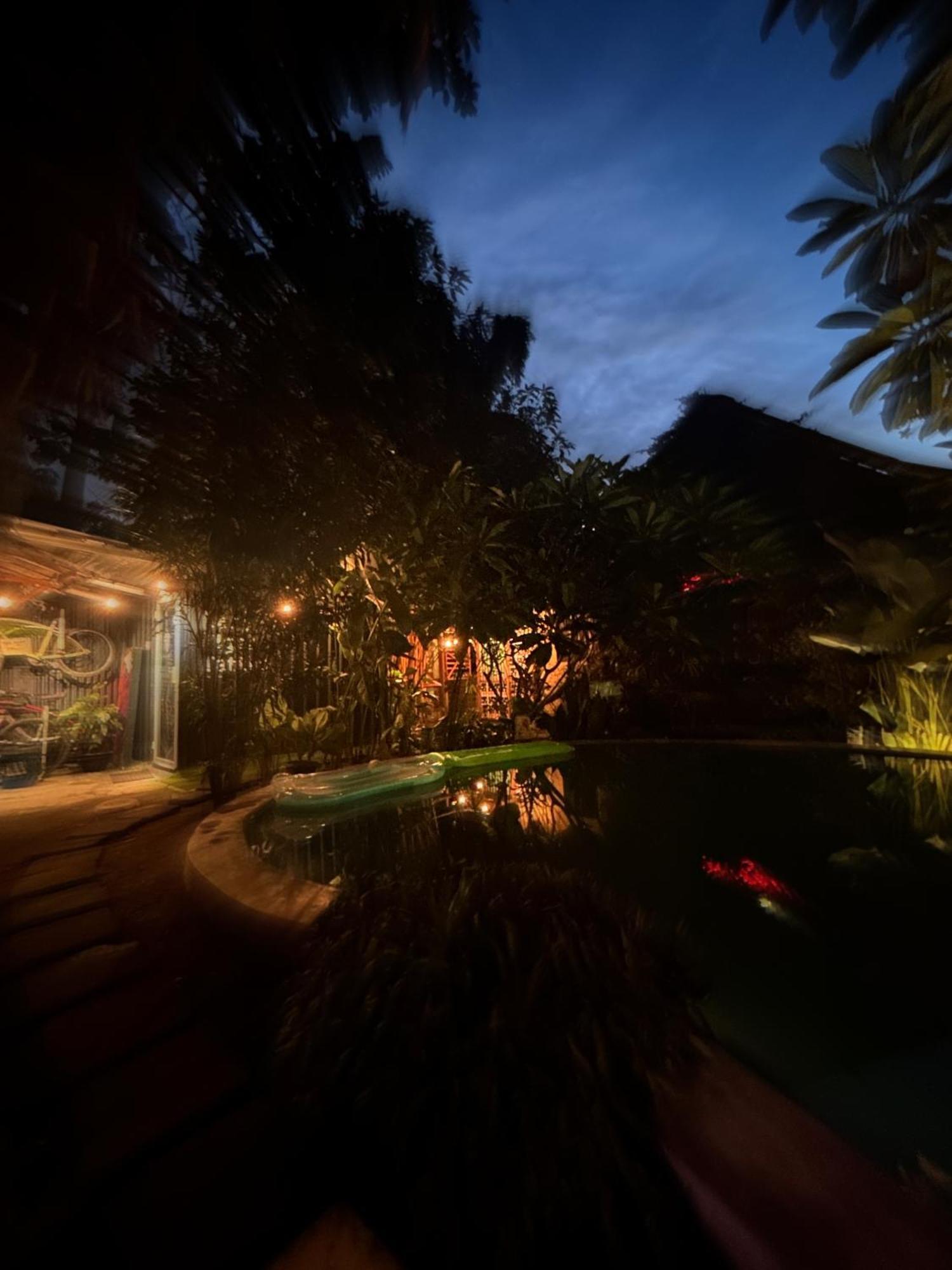 Losmanos Hostel Yogyakarta Exterior foto