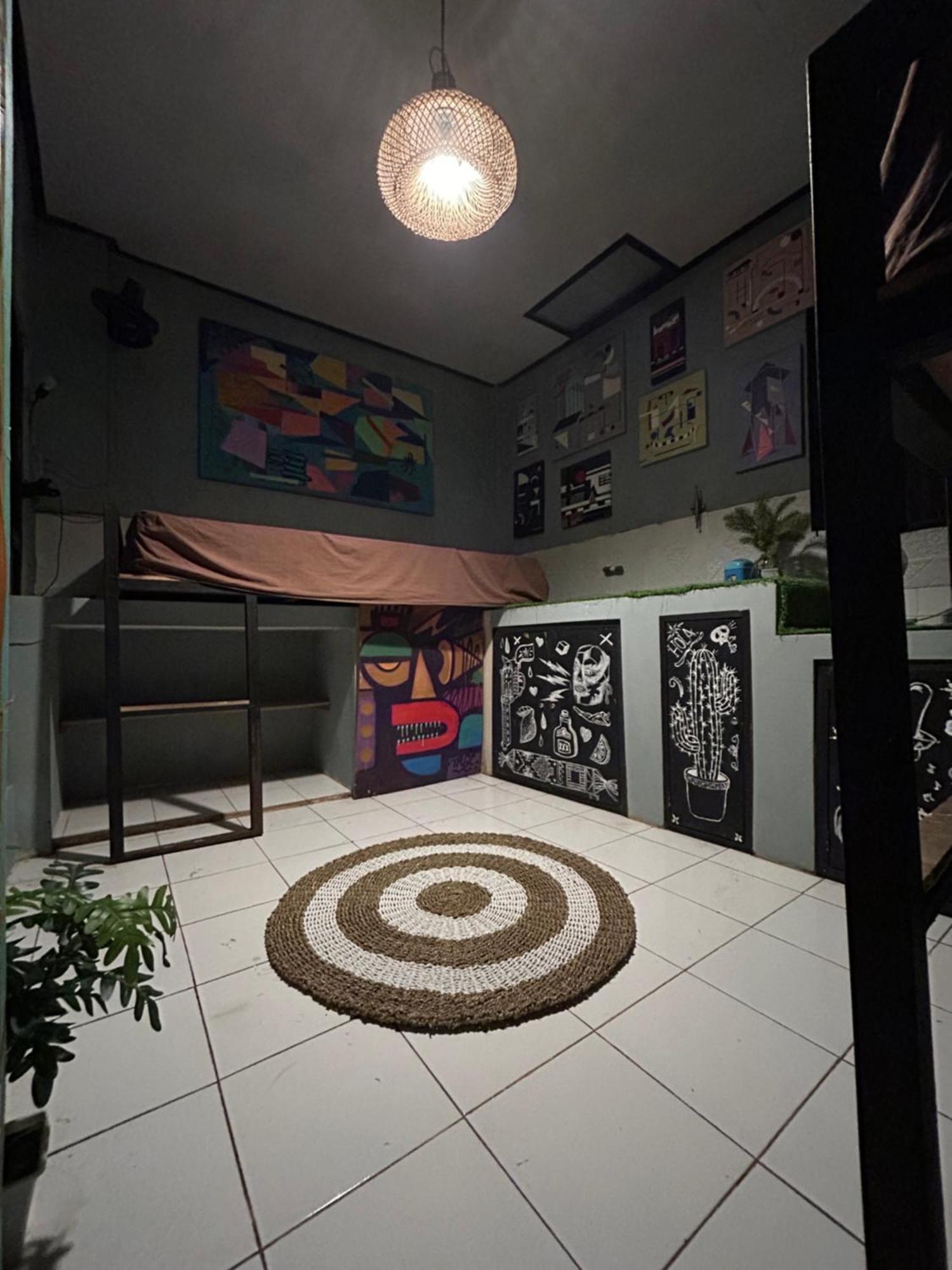 Losmanos Hostel Yogyakarta Exterior foto
