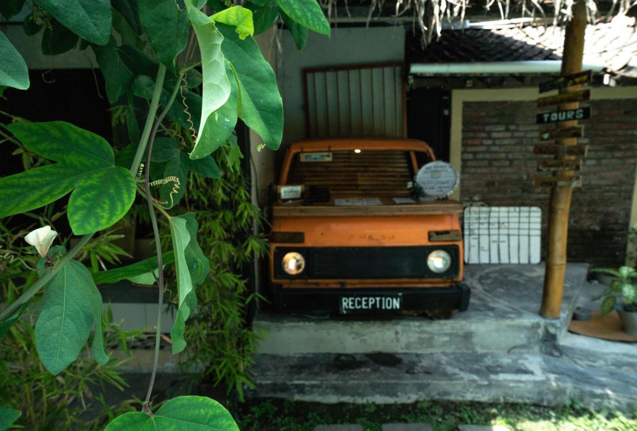 Losmanos Hostel Yogyakarta Exterior foto