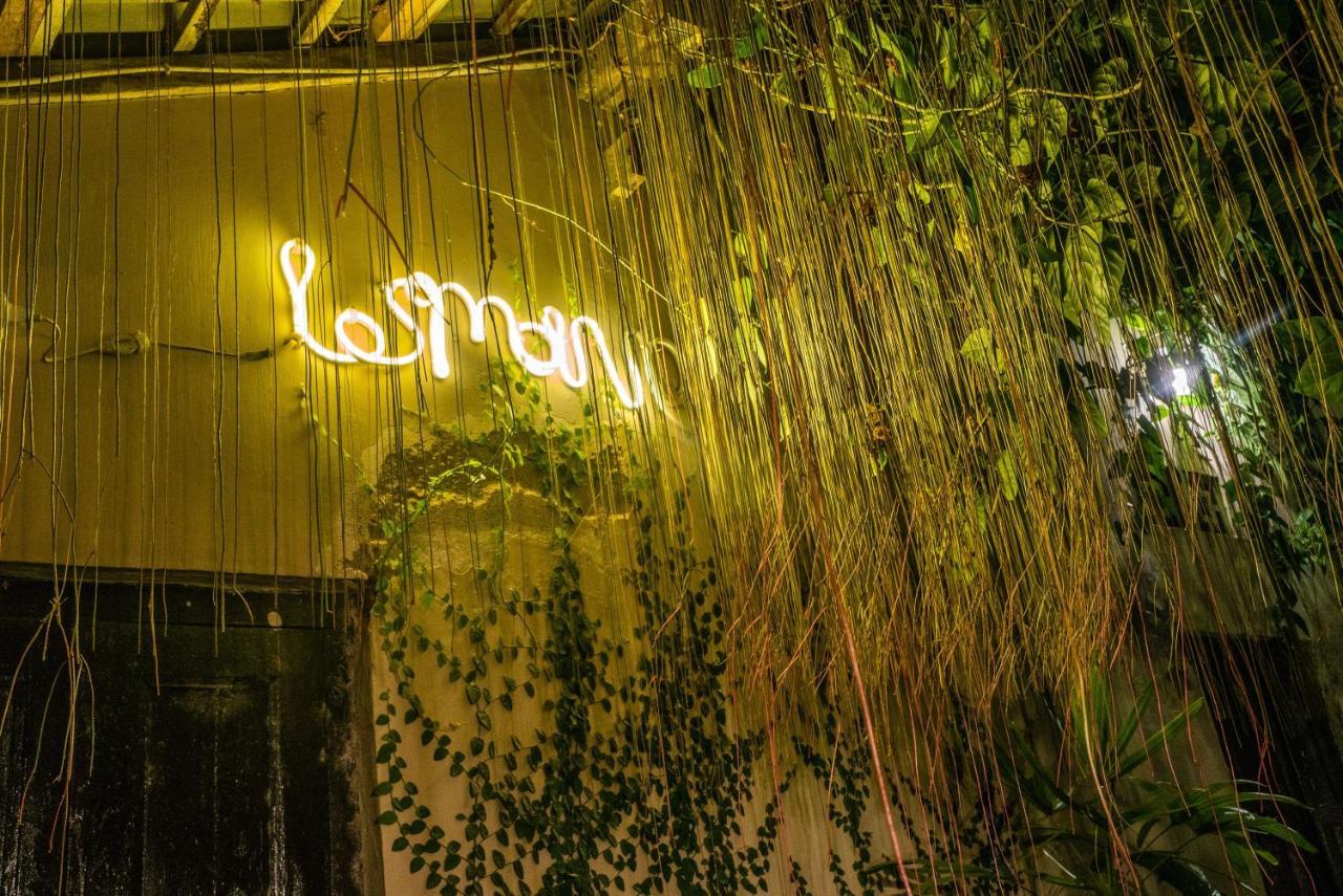 Losmanos Hostel Yogyakarta Exterior foto